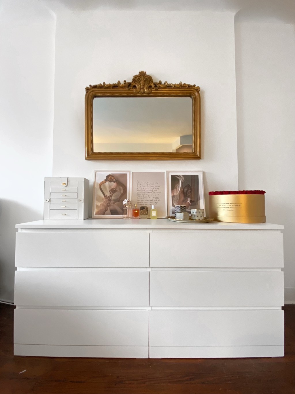 Dresser decoration idea